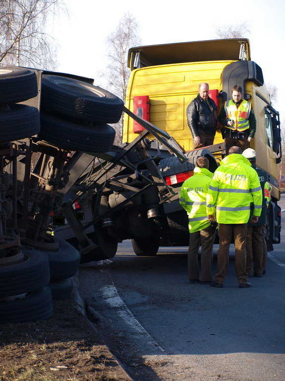 LKW verliert Container Koeln Niehler Ei P029.JPG